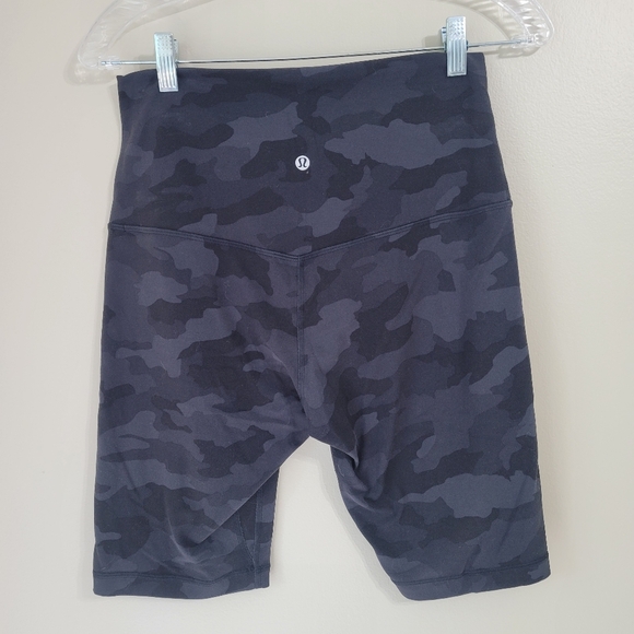 Lululemon Align High Rise Bike Shorts 8" Inseam Gray & Black Camo Size 10 - Picture 4 of 5